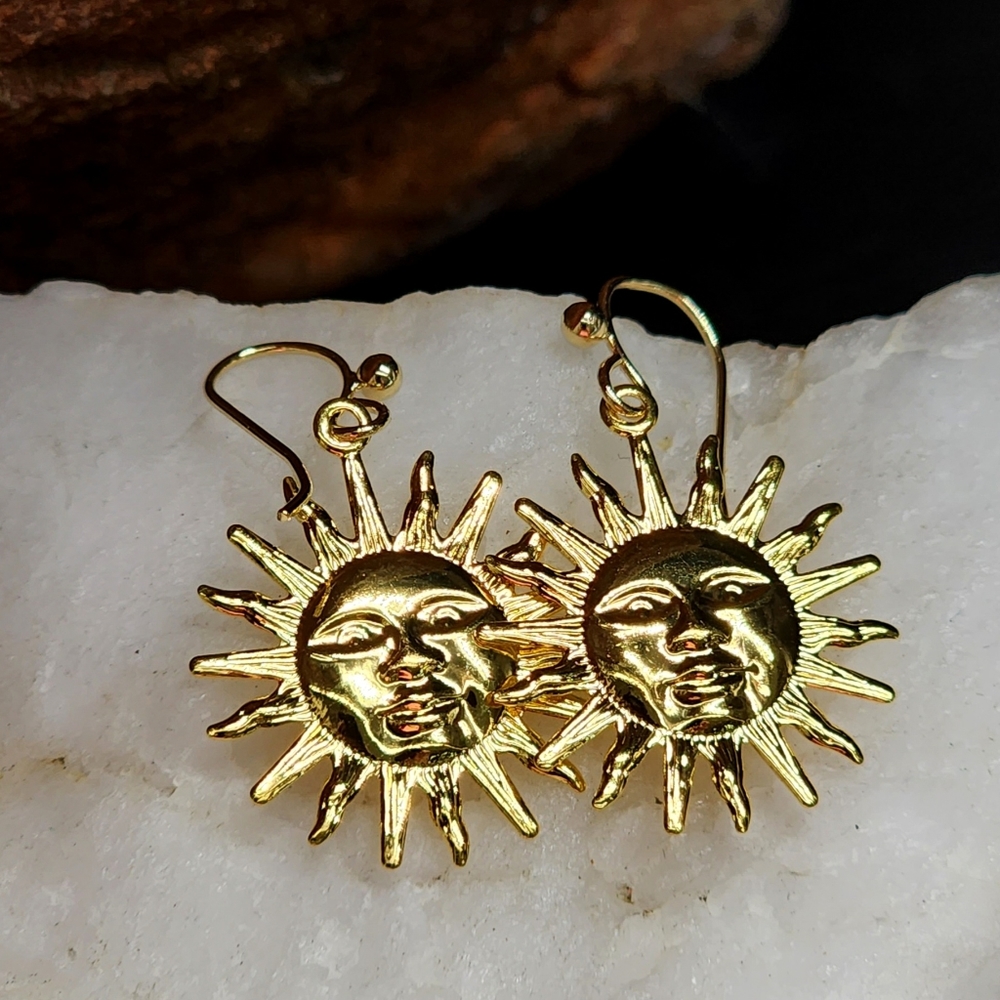 SUN Jewelry Dainty 14k Gold Plated Hypoallergenic Lightweight Earrings